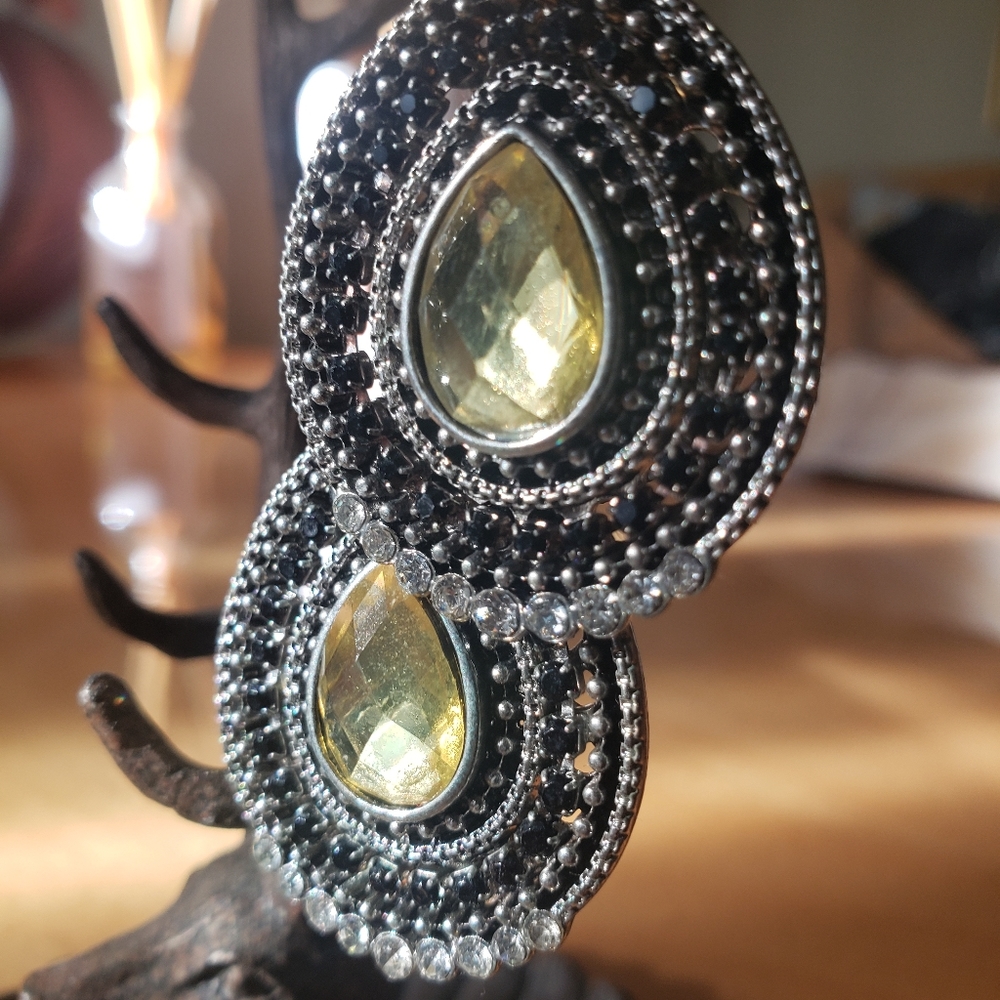 silver metallic dangle earings
